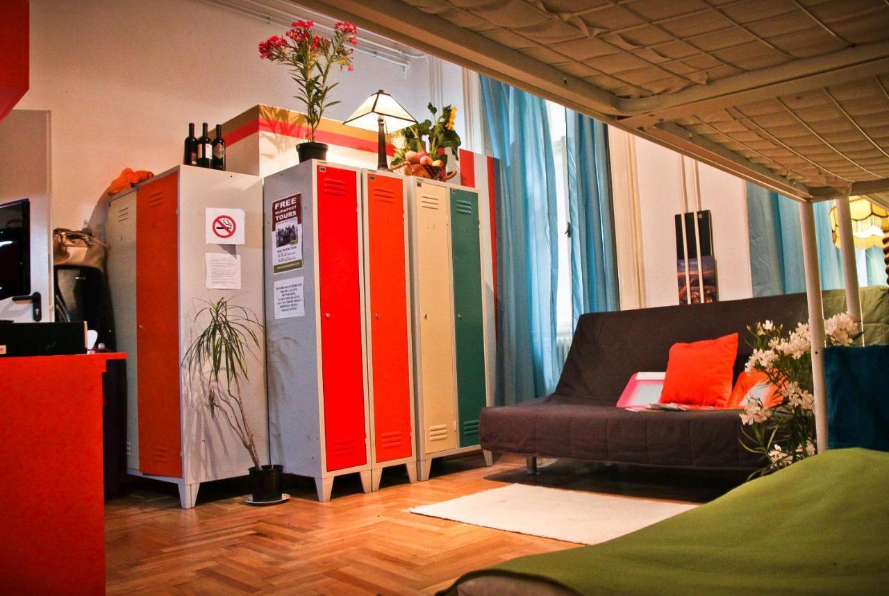Center Hostel *